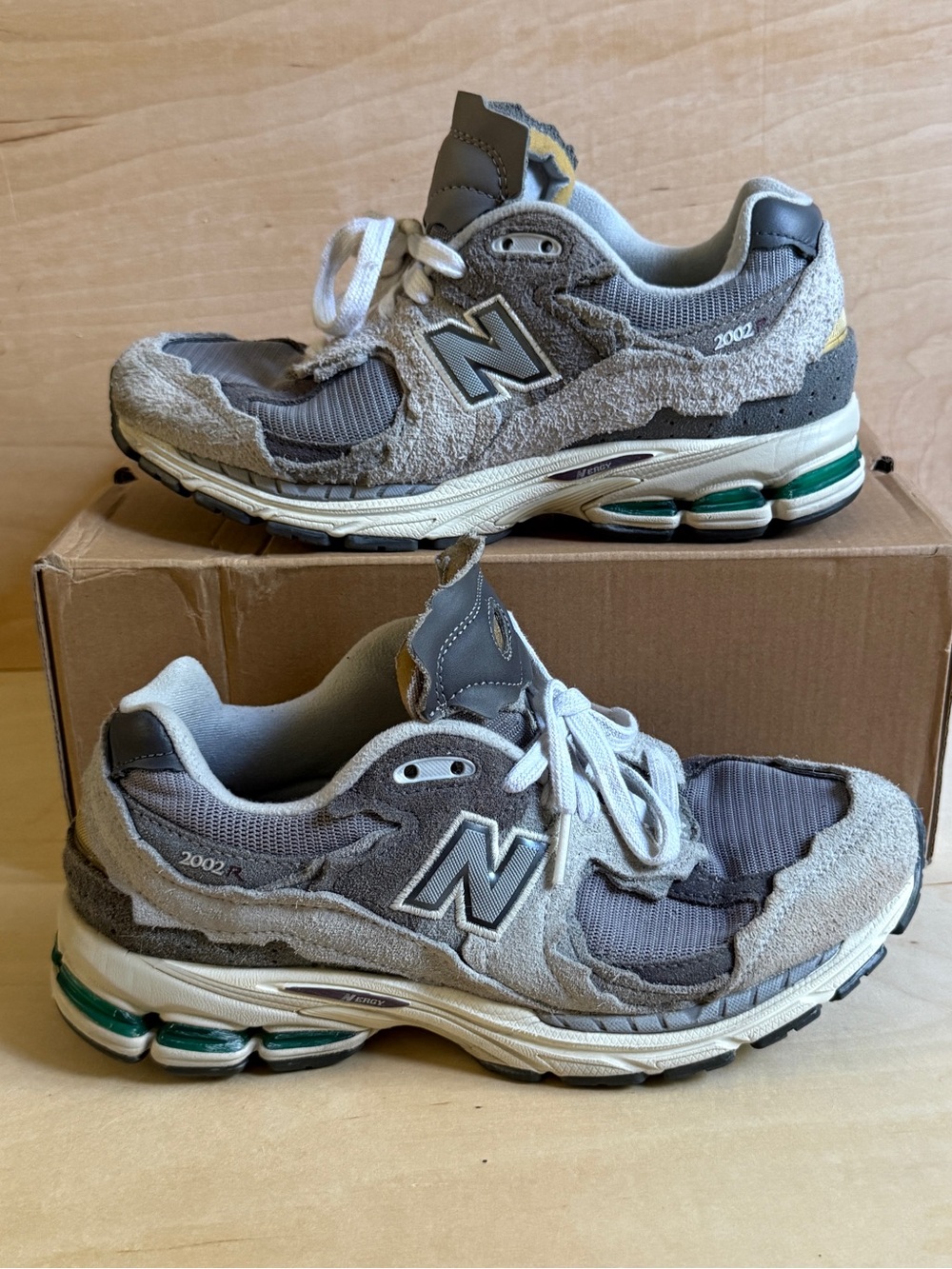 New Balance 2002r / Womens 8